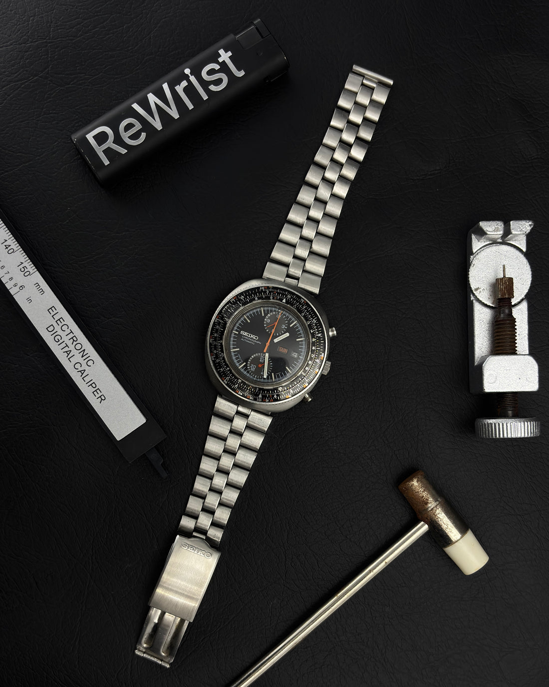 Seiko Chronograph Slide Rule Calculator – A 1970s Marvel of Functionality and Style