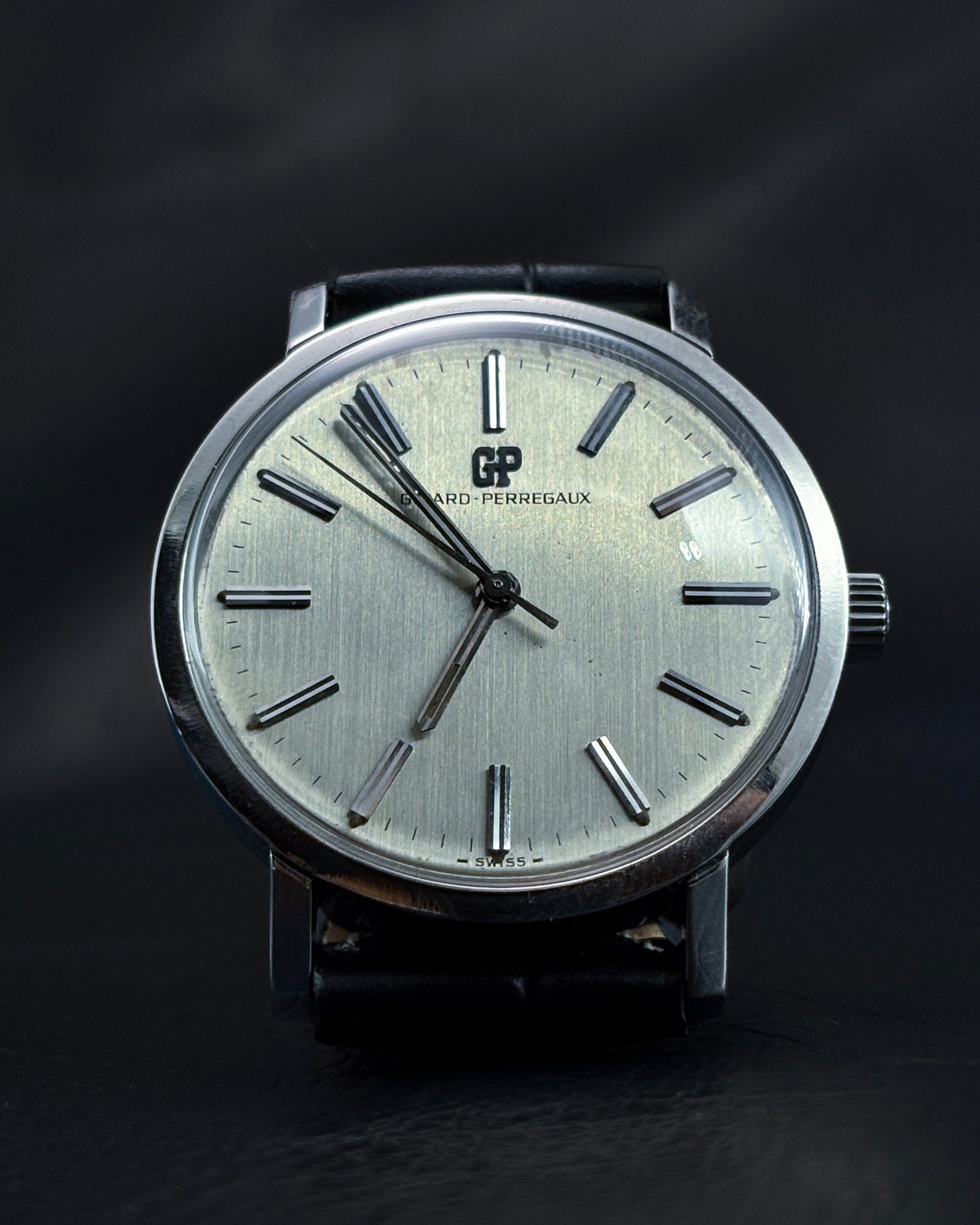 Girard-Perregaux Manual Wind | Textured Steel/Silver Dial