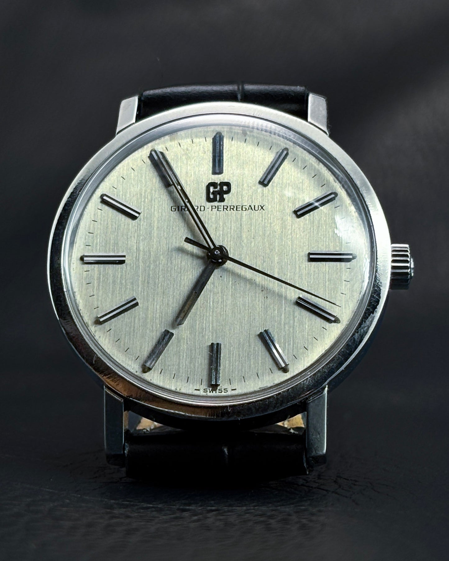 Girard-Perregaux Manual Wind | Textured Steel/Silver Dial