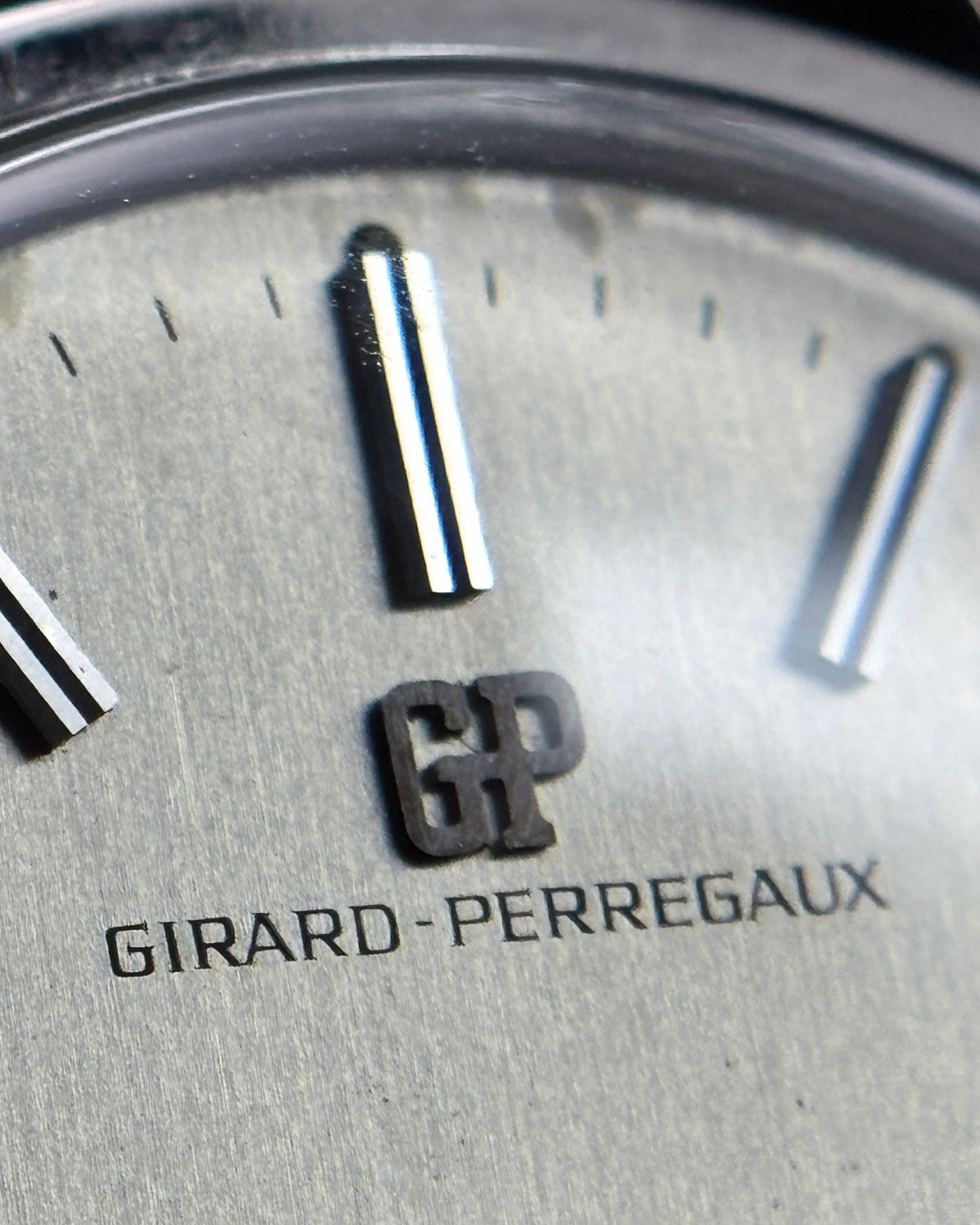 Girard-Perregaux Manual Wind | Textured Steel/Silver Dial