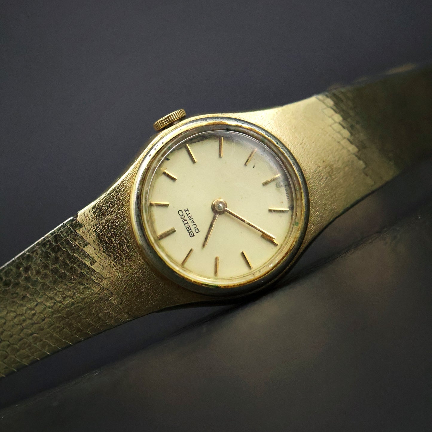 Seiko Quartz Gold Honeycomb Bangle