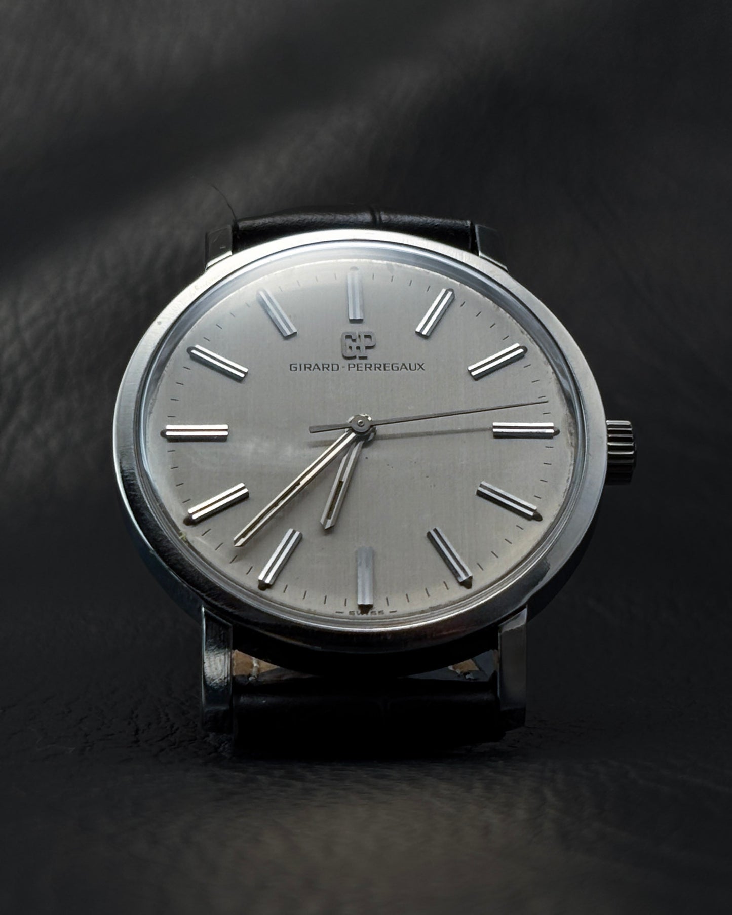 Girard-Perregaux Manual Wind | Textured Steel/Silver Dial