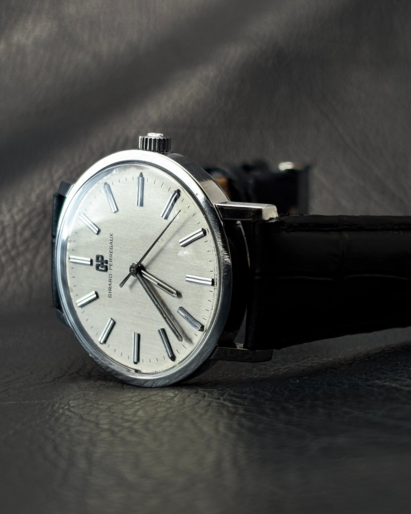 Girard-Perregaux Manual Wind | Textured Steel/Silver Dial
