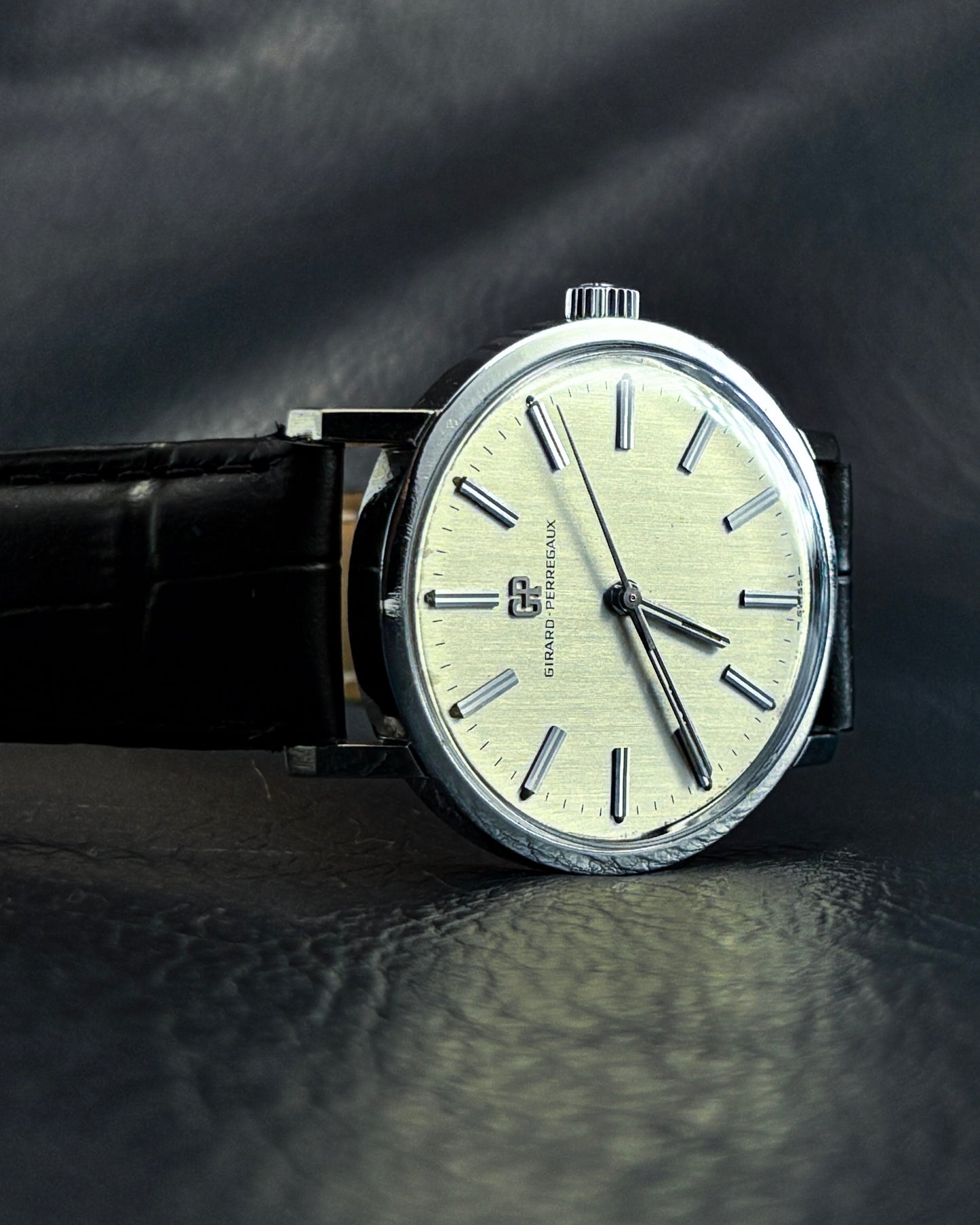 Girard-Perregaux Manual Wind | Textured Steel/Silver Dial