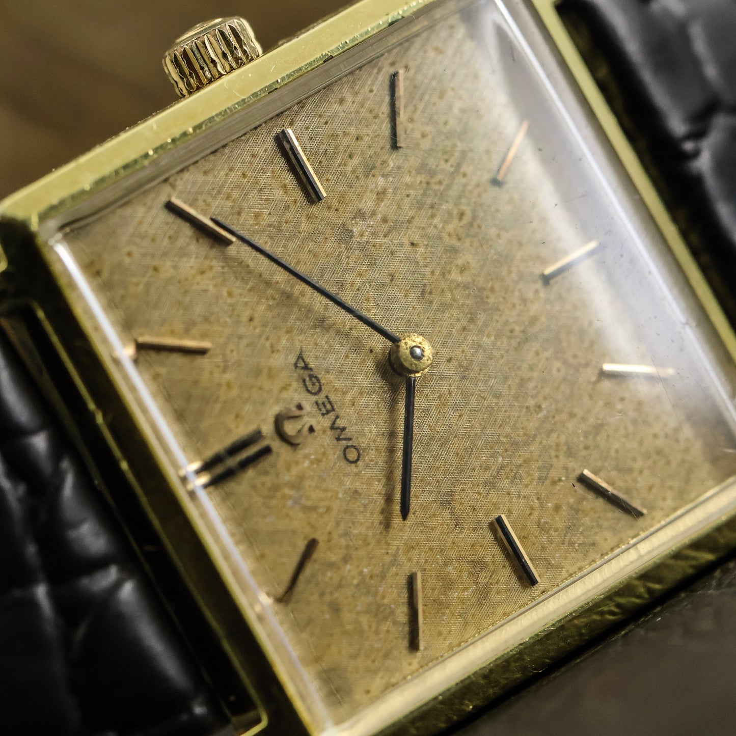 Omega Tank Genève