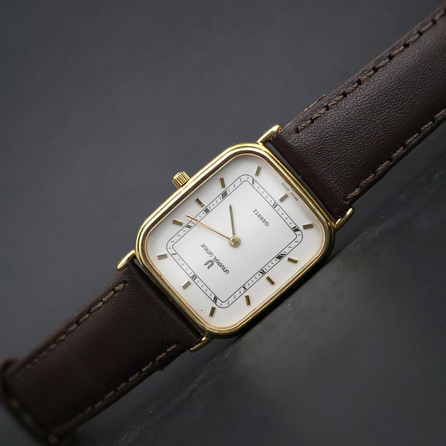 Universal Geneve Tank