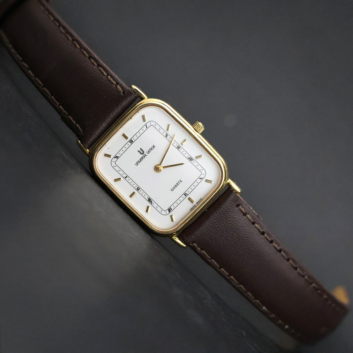 Universal Geneve Tank