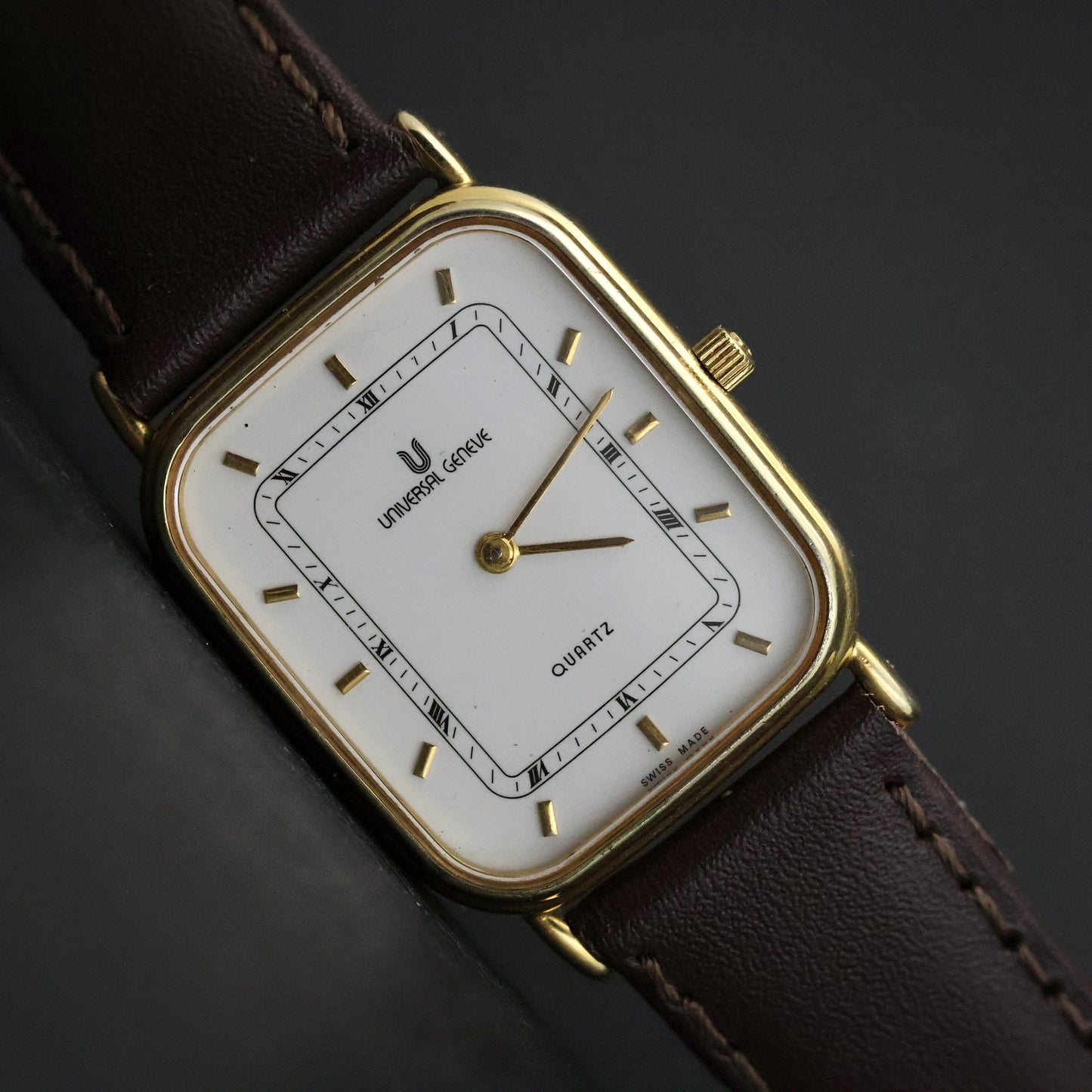 Universal Geneve Tank