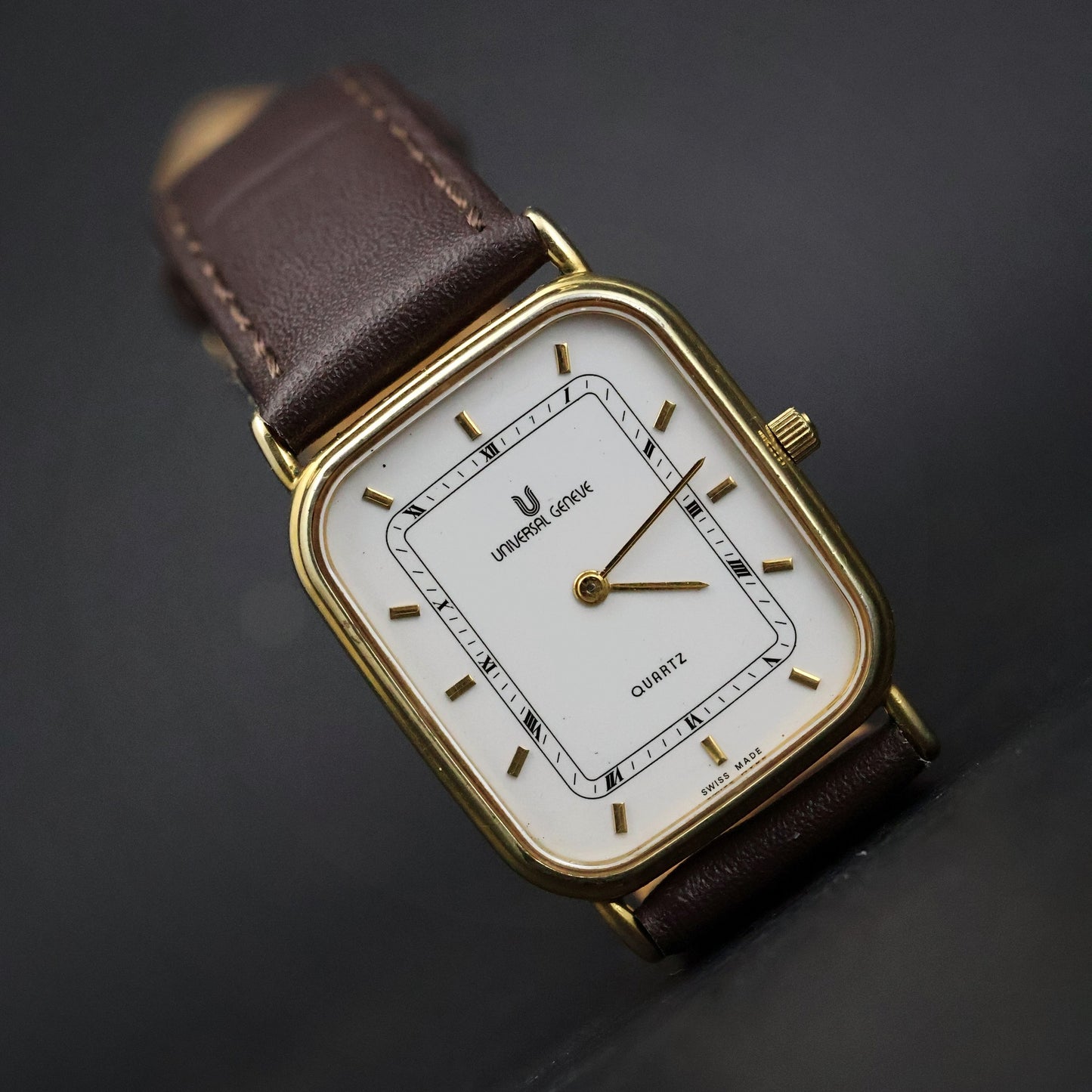 Universal Geneve Tank