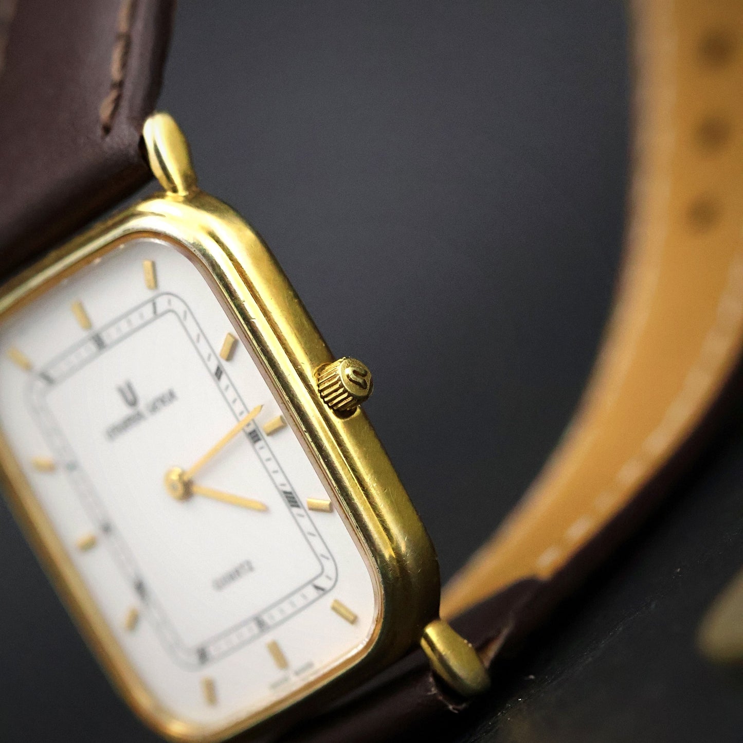 Universal Geneve Tank