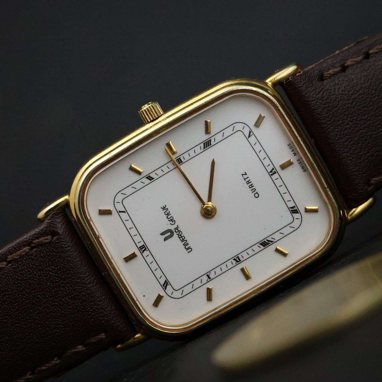 Universal Geneve Tank