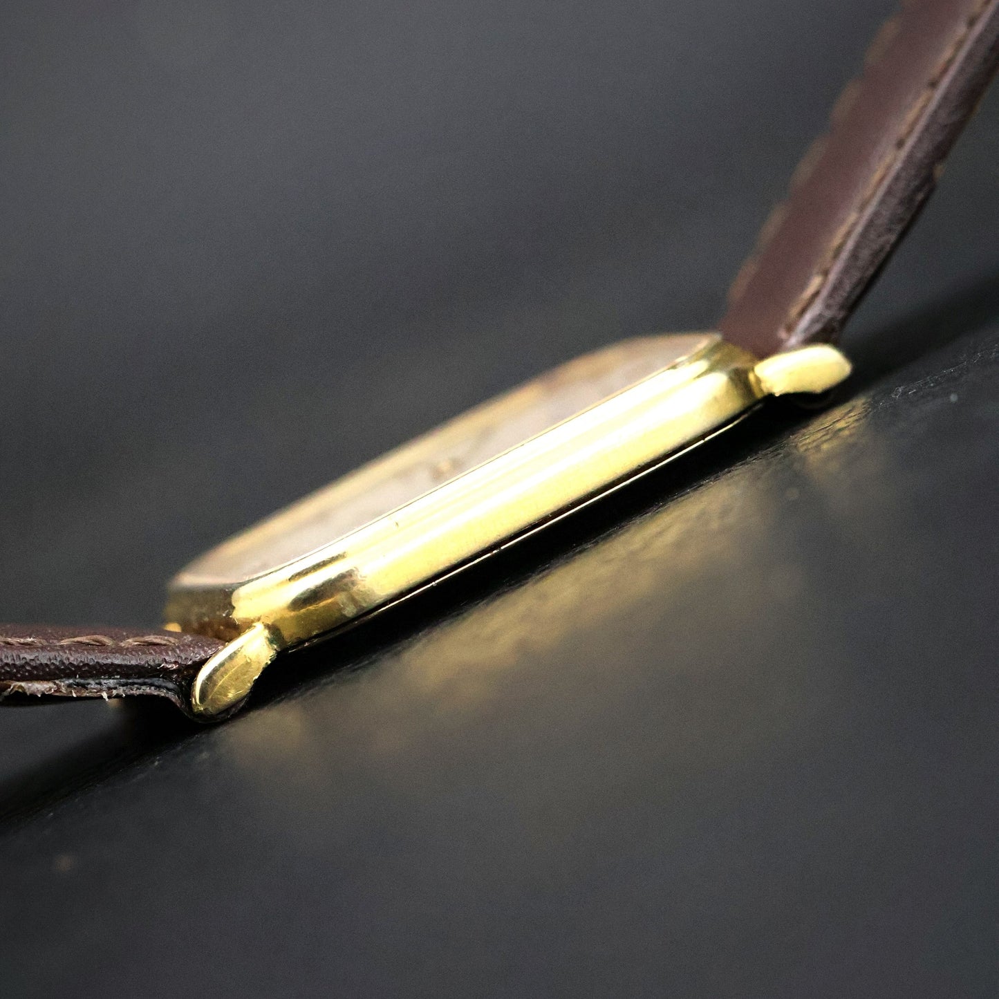 Universal Geneve Tank