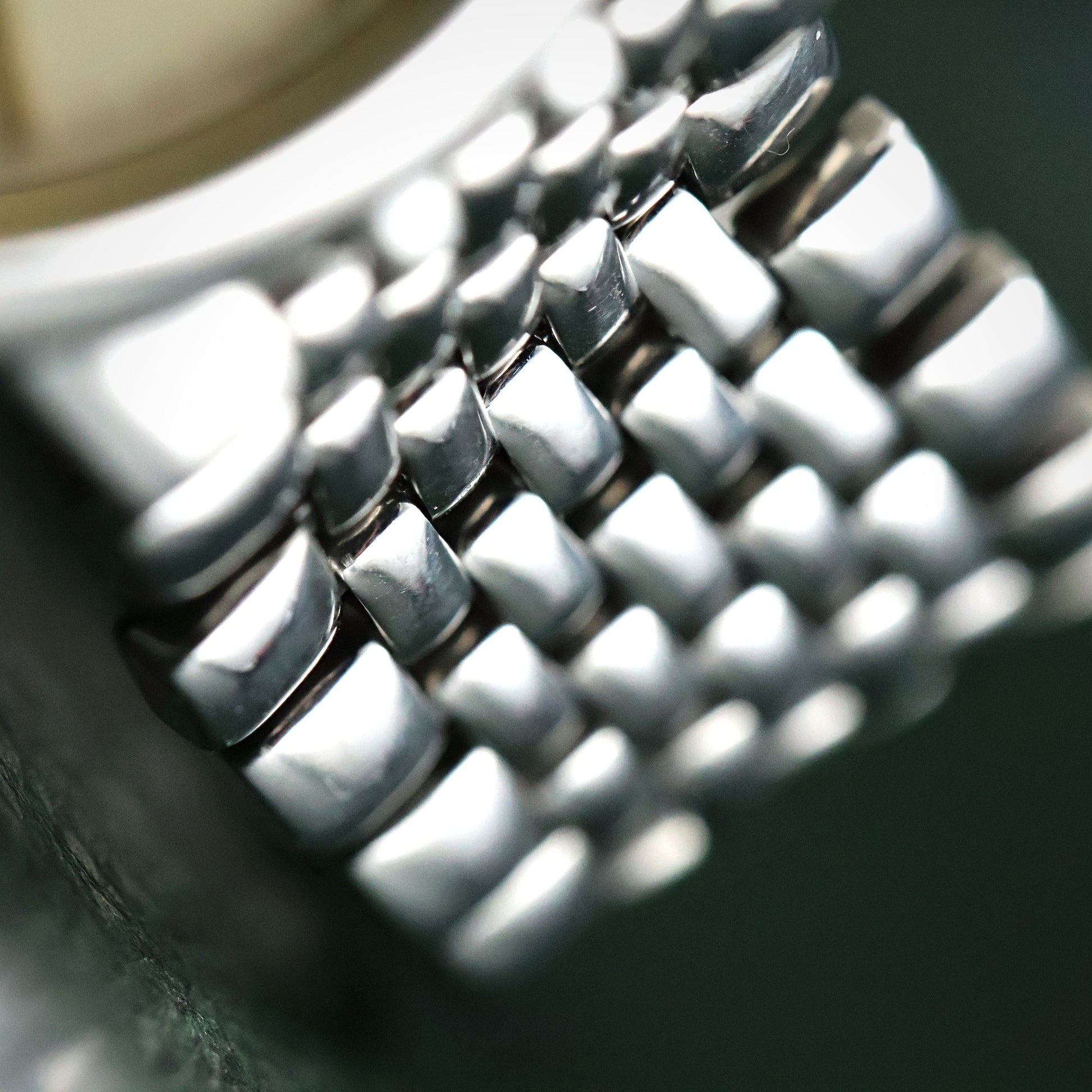 Omega - Steel Rice-Bead Bracelet, Cream Dial with Date