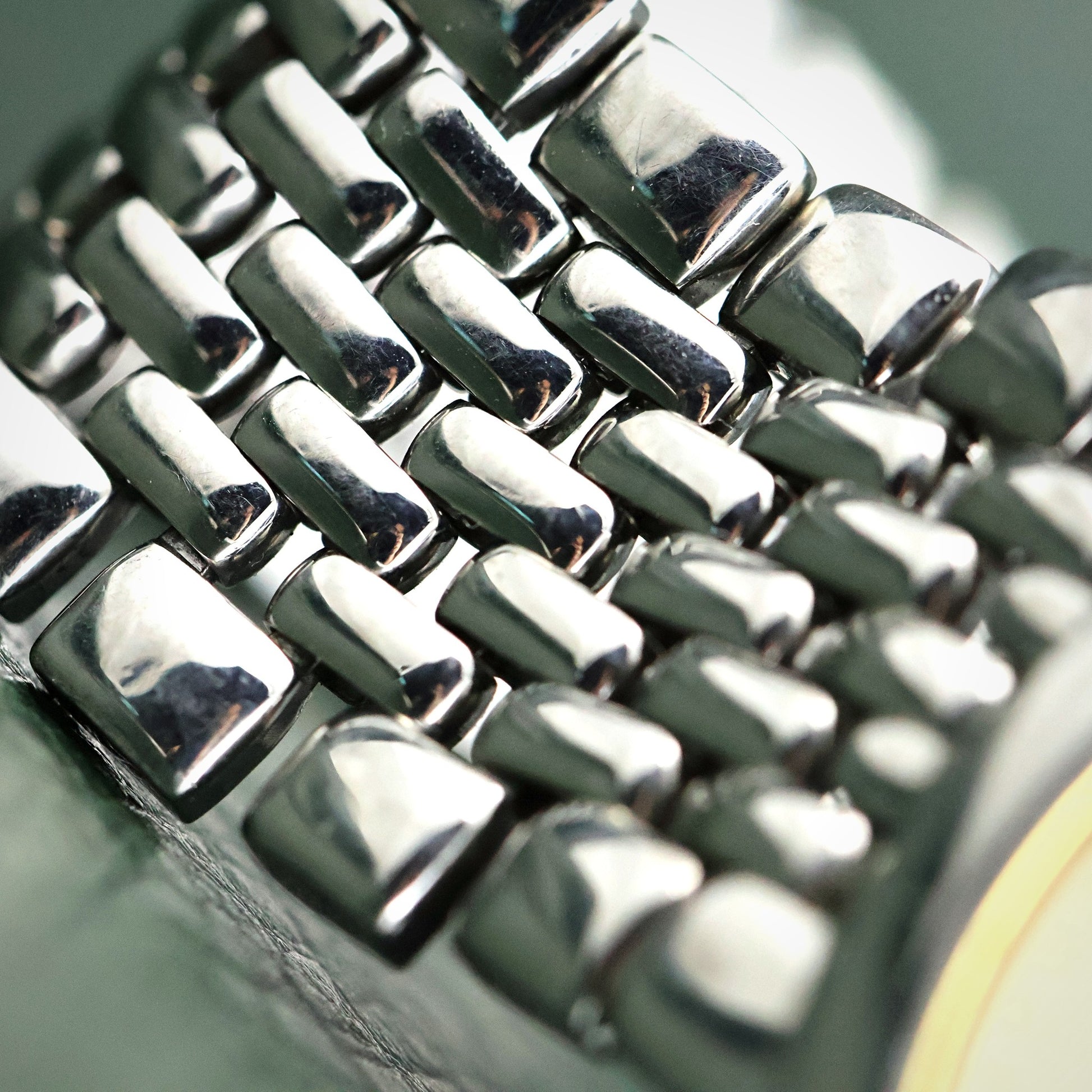 Omega - Steel Rice-Bead Bracelet, Cream Dial with Date