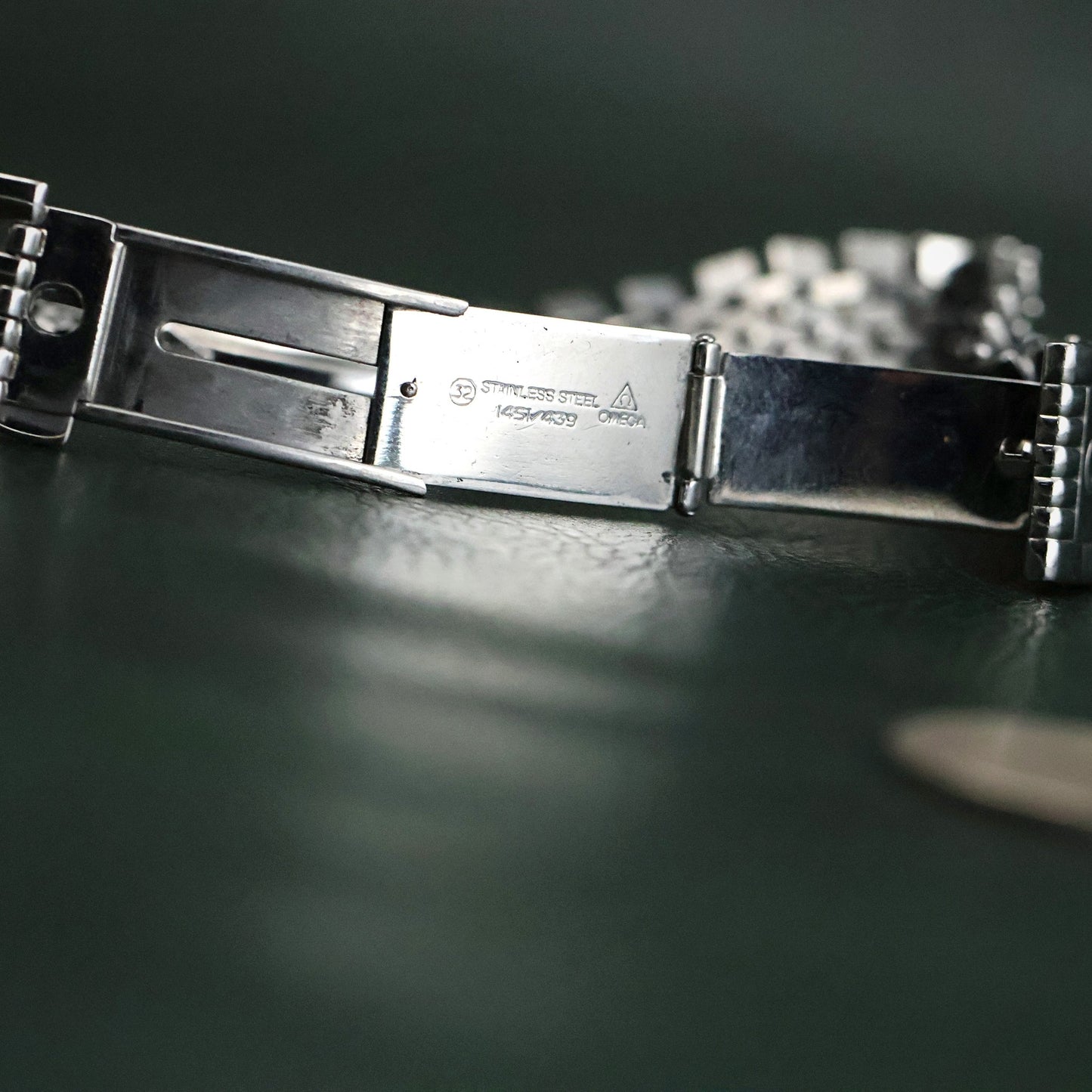 Omega - Steel Rice-Bead Bracelet, Cream Dial with Date