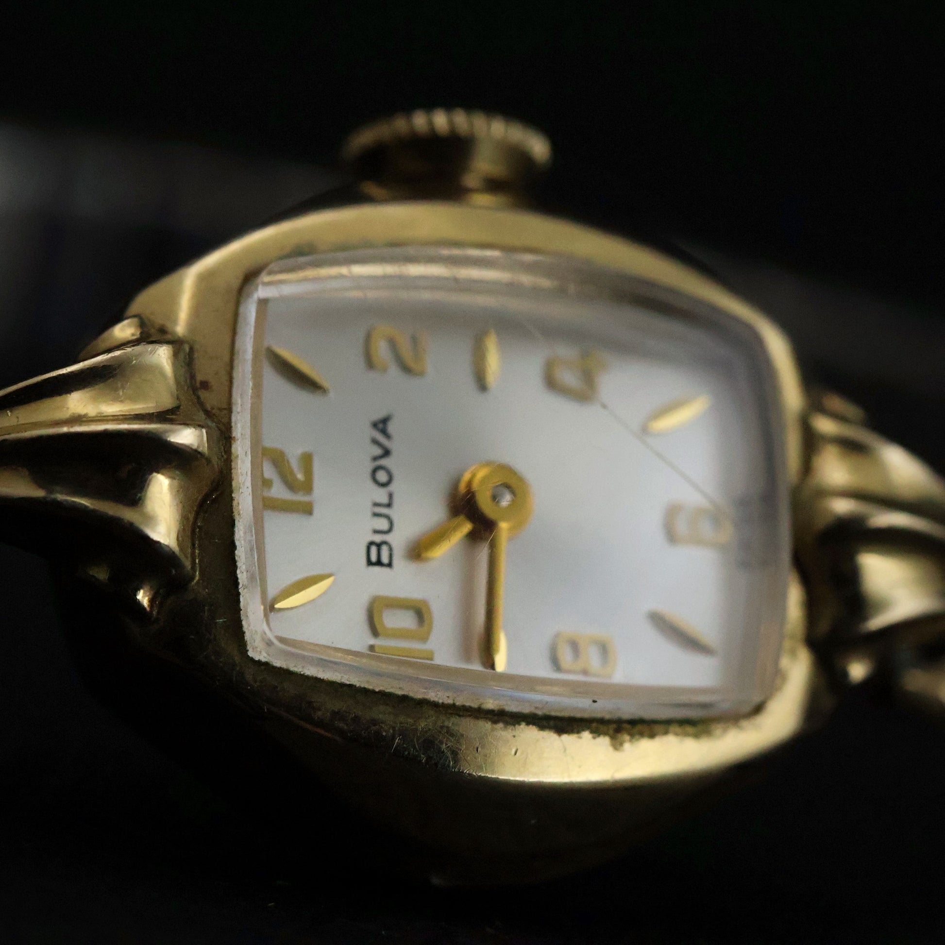 Bulova Ladies Vintage Tonneau | Cream Dial | Gold Expansion