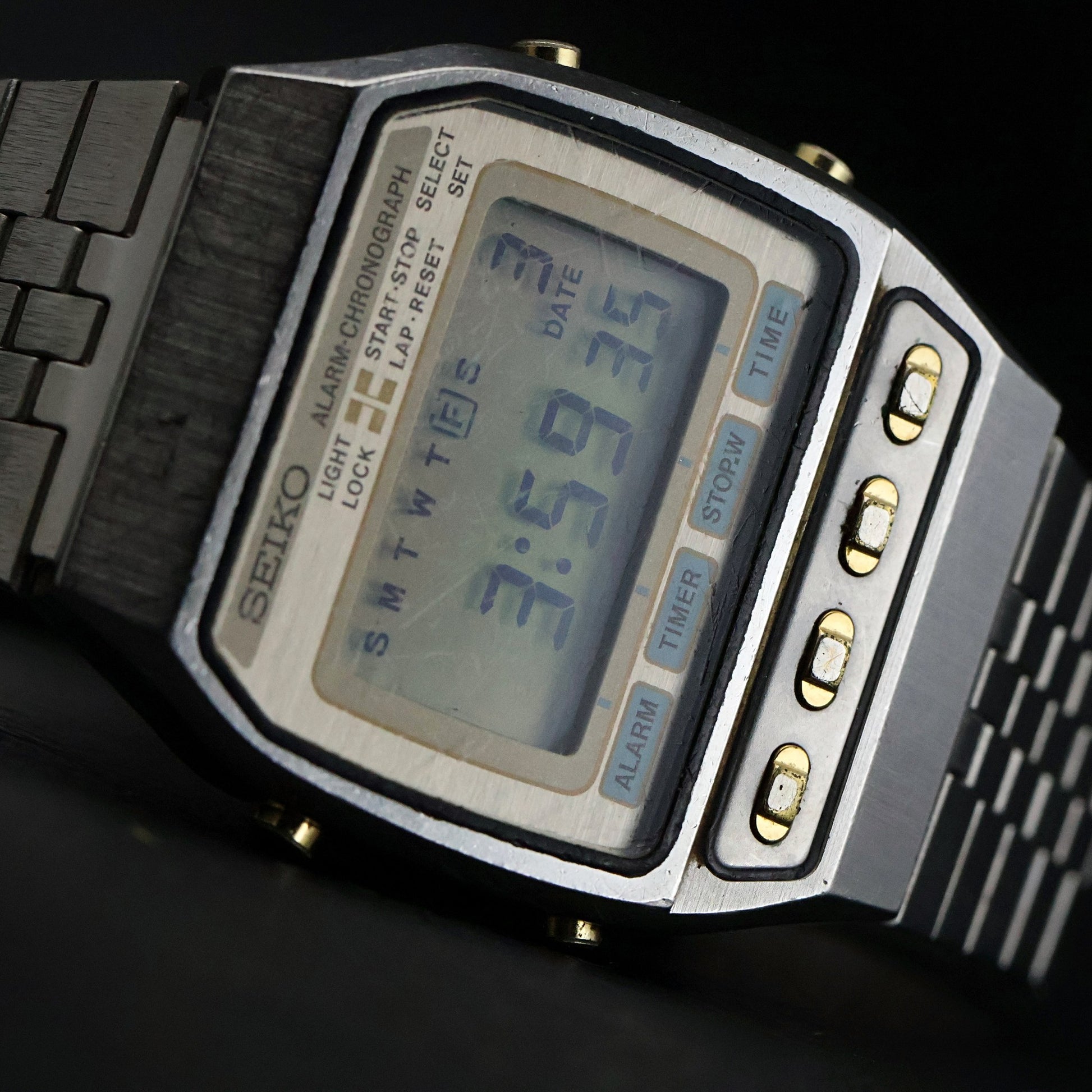 Seiko Digital LCD Alarm Chronograph | Steel Cushion