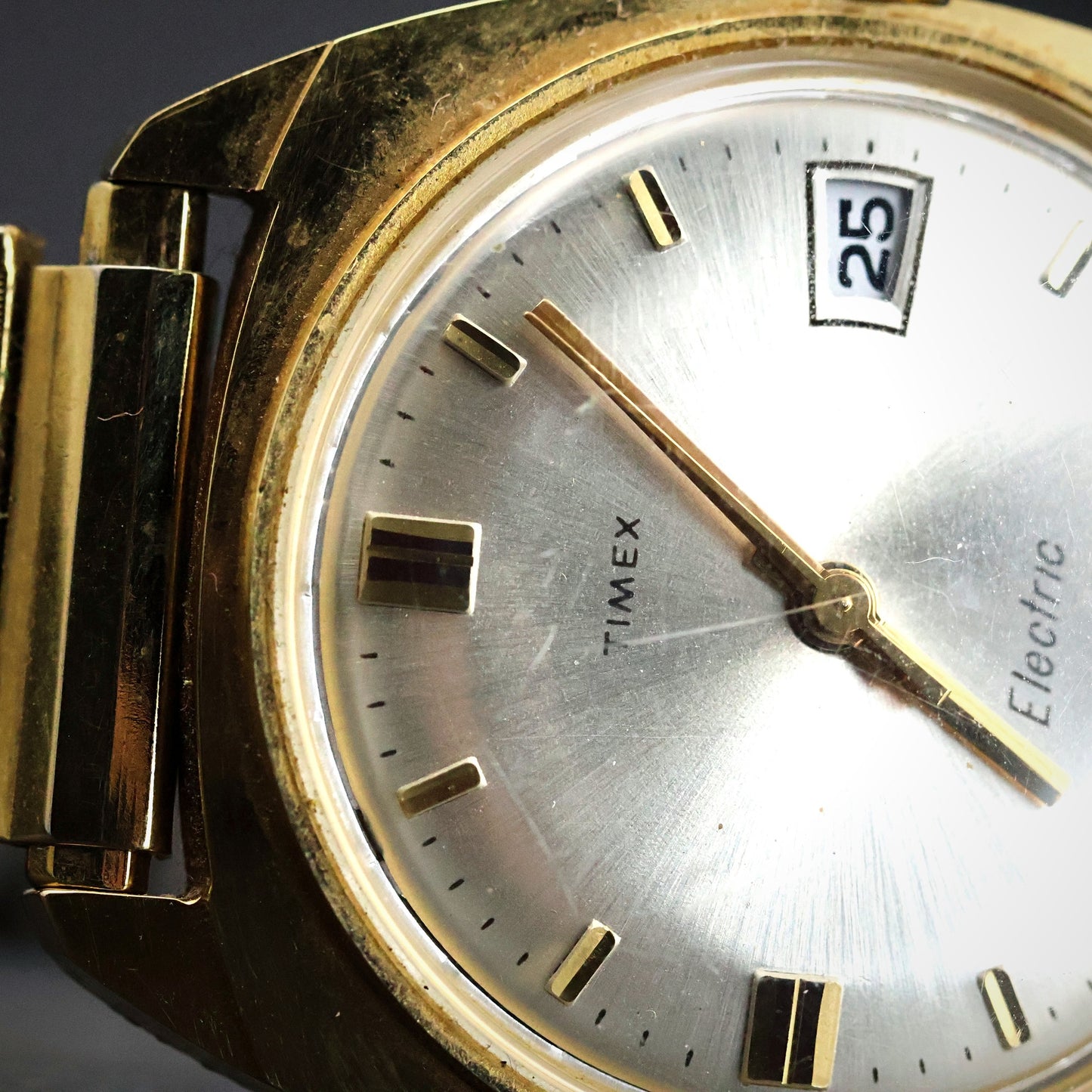Timex Electric | Gold Round | Silver Sunburst Dial | Date