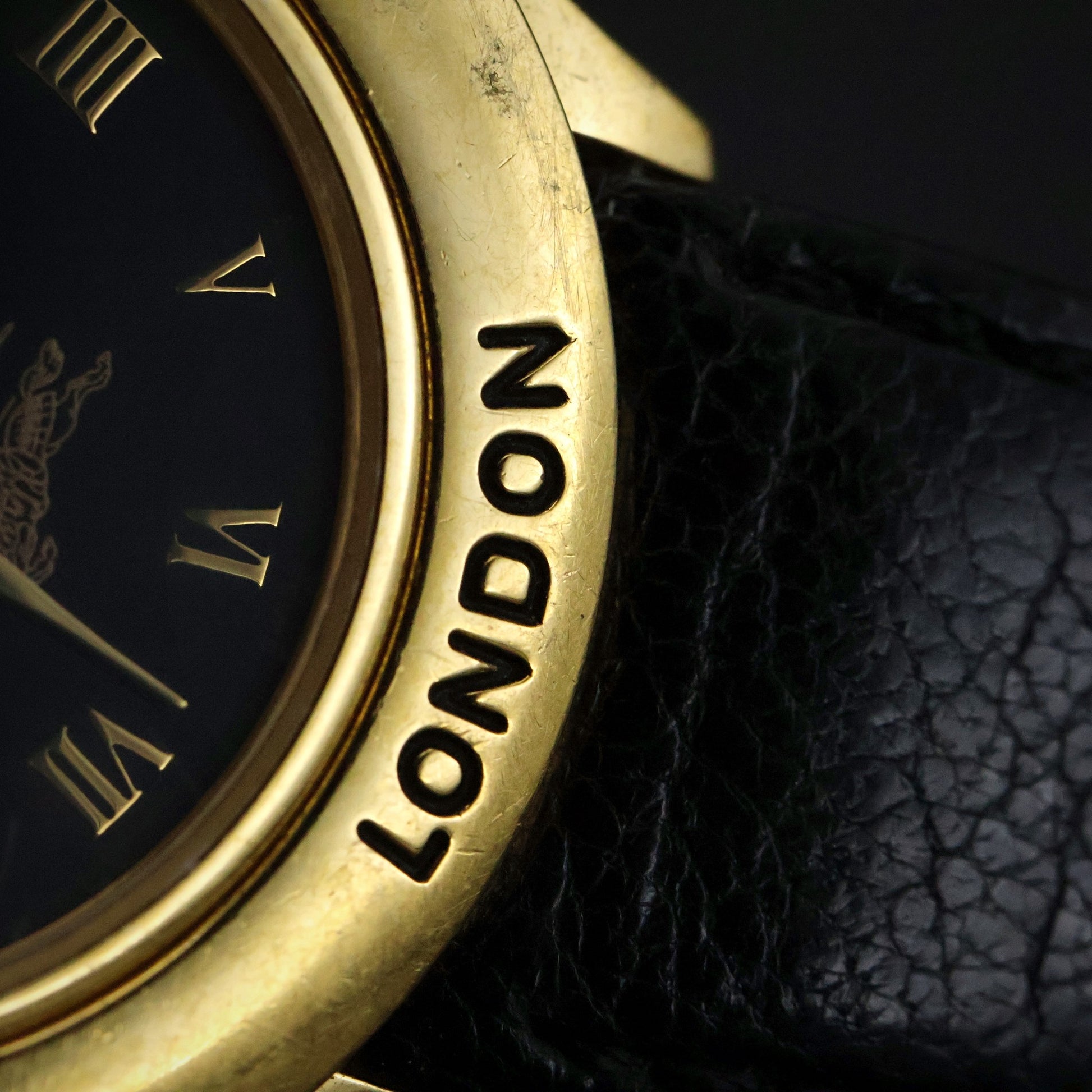 Burberrys London | Gold Round | Engraved Bezel | Black Roman Dial