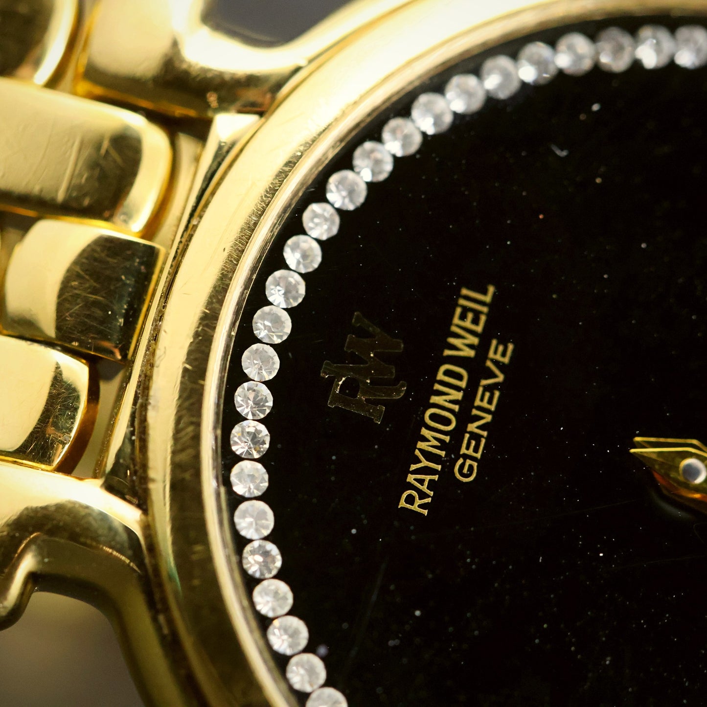 Raymond Weil Geneve | Onyx Black Crystal-Set Dial | Gold Plated | Date