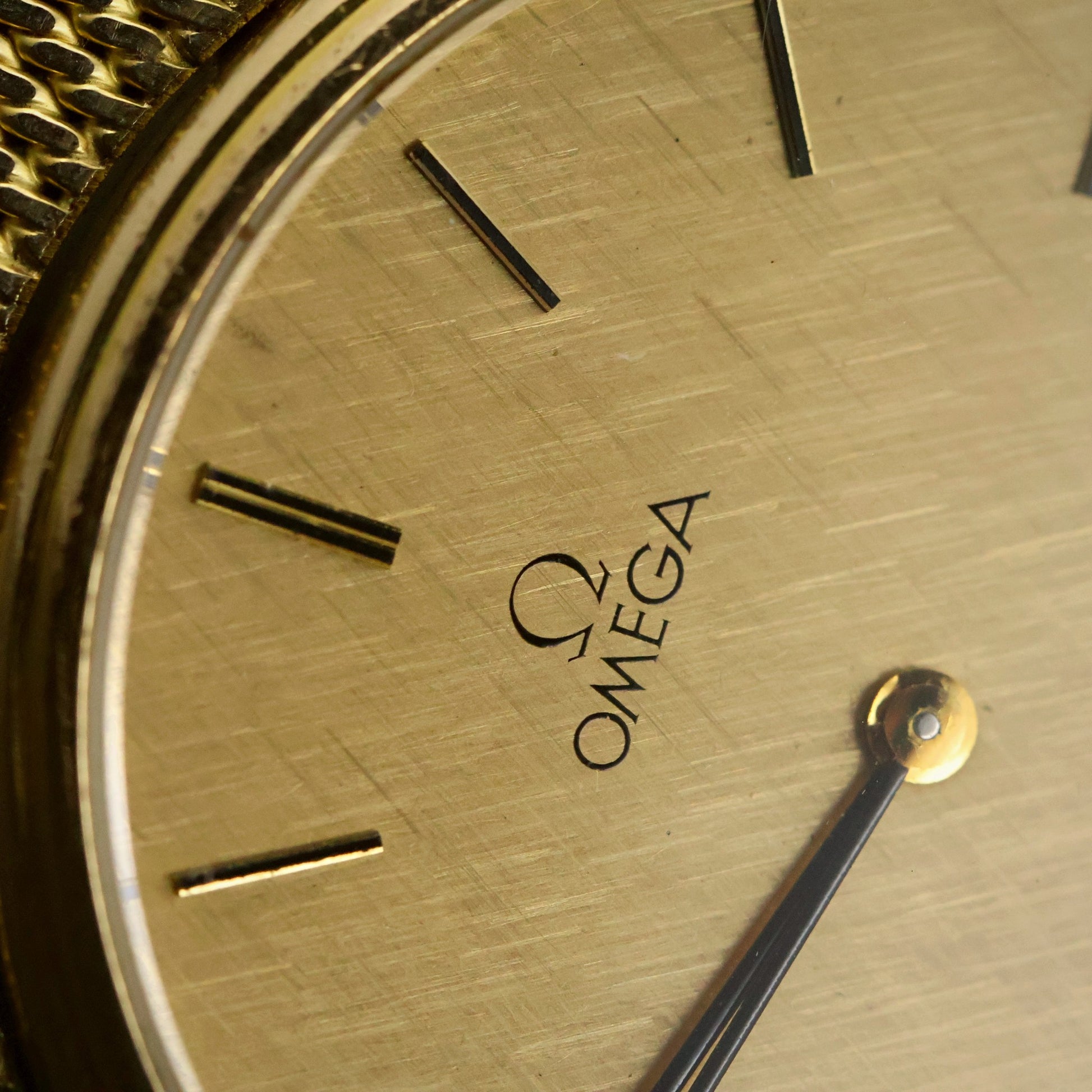 Omega De Ville | Champagne Linen Dial | Gold | Mesh Bracelet | Quartz