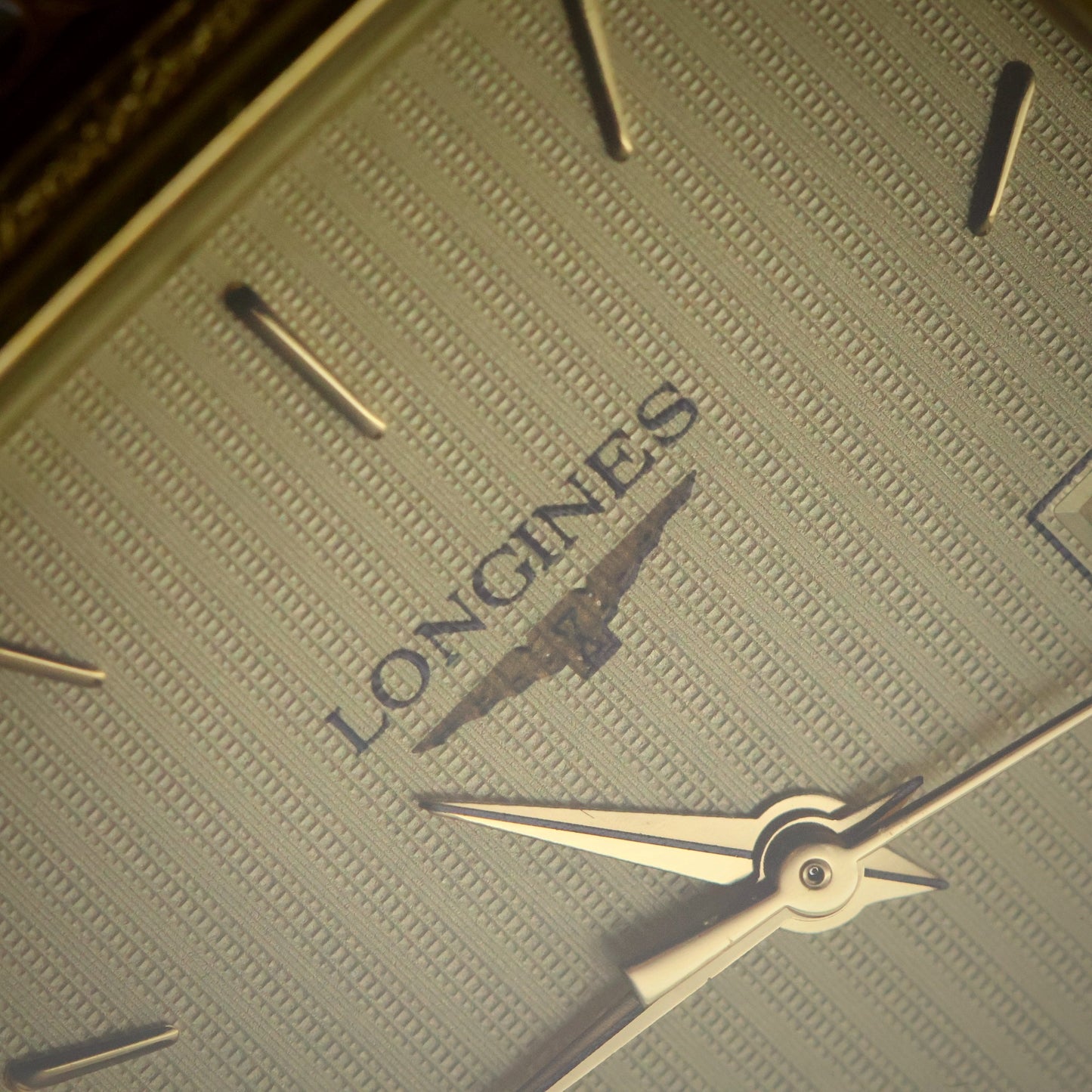 Longines Quartz | Champagne Lined Dial | Gold Rectangular Case | Date