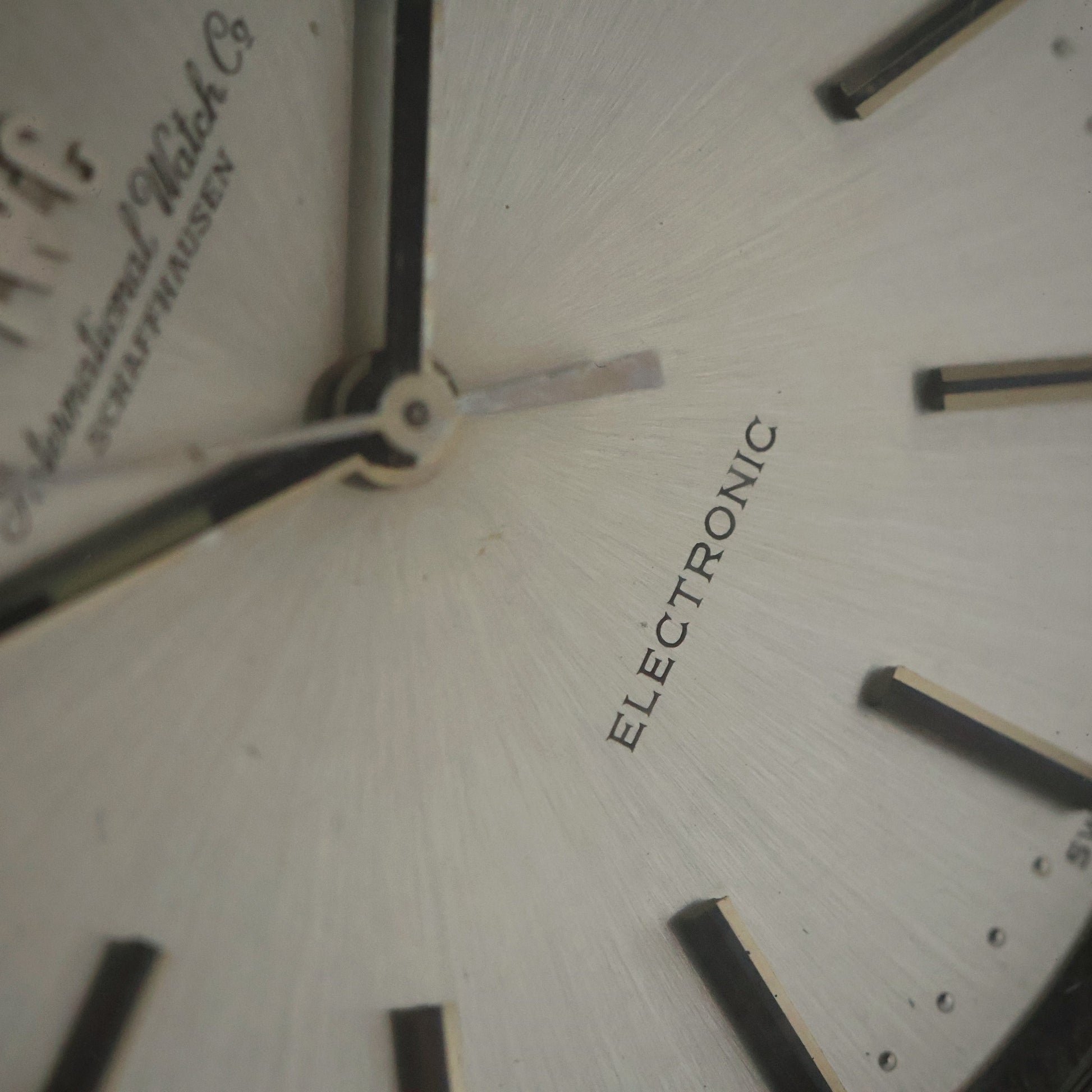 IWC Schaffhausen Electronic | Tuning-Fork | Silver Dial | Steel Cushion