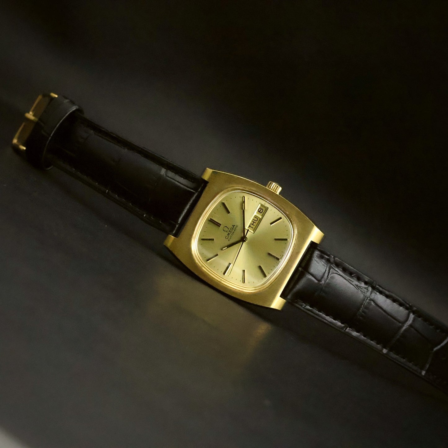 Omega Automatic Day-Date | Champagne Dial | Gold TV Case | 1978 Presentation Piece, view 4