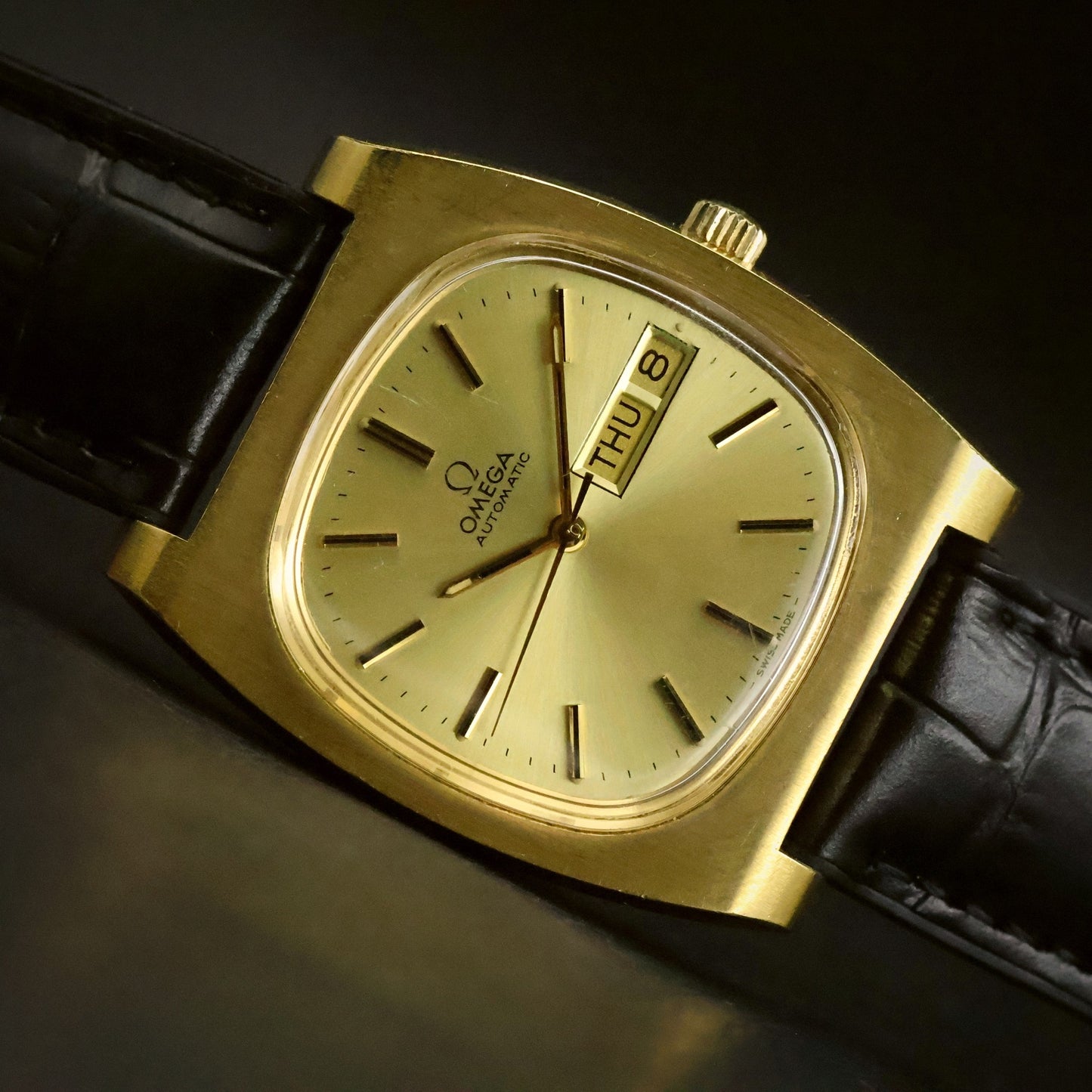 Omega Automatic Day-Date | Champagne Dial | Gold TV Case | 1978 Presentation Piece, view 3