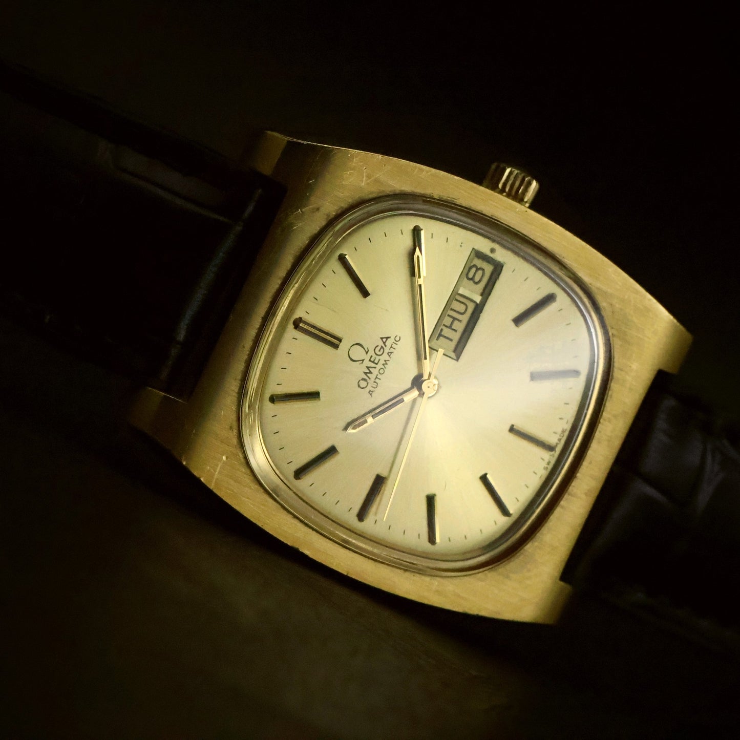 Omega Automatic Day-Date | Champagne Dial | Gold TV Case | 1978 Presentation Piece, view 5