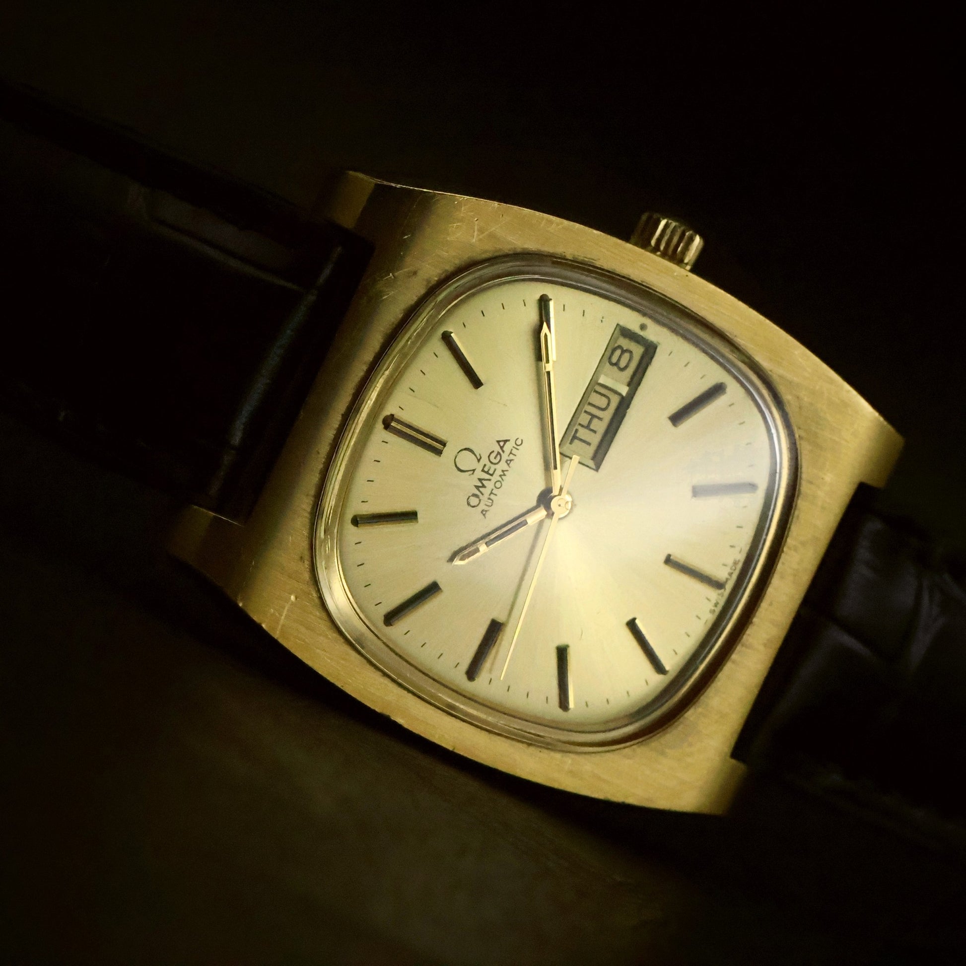 Omega Automatic Day-Date | Champagne Dial | Gold TV Case | 1978 Presentation Piece, view 5