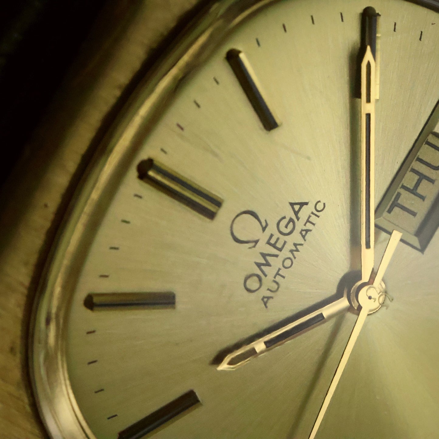Omega Automatic Day-Date | Champagne Dial | Gold TV Case | 1978 Presentation Piece, view 6