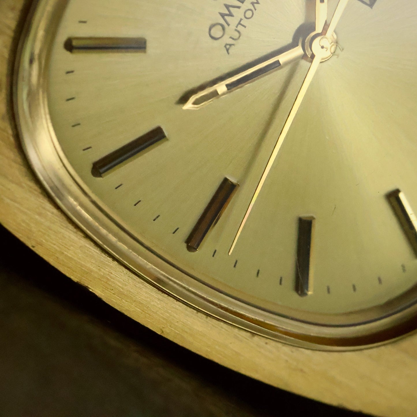 Omega Automatic Day-Date | Champagne Dial | Gold TV Case | 1978 Presentation Piece, view 11