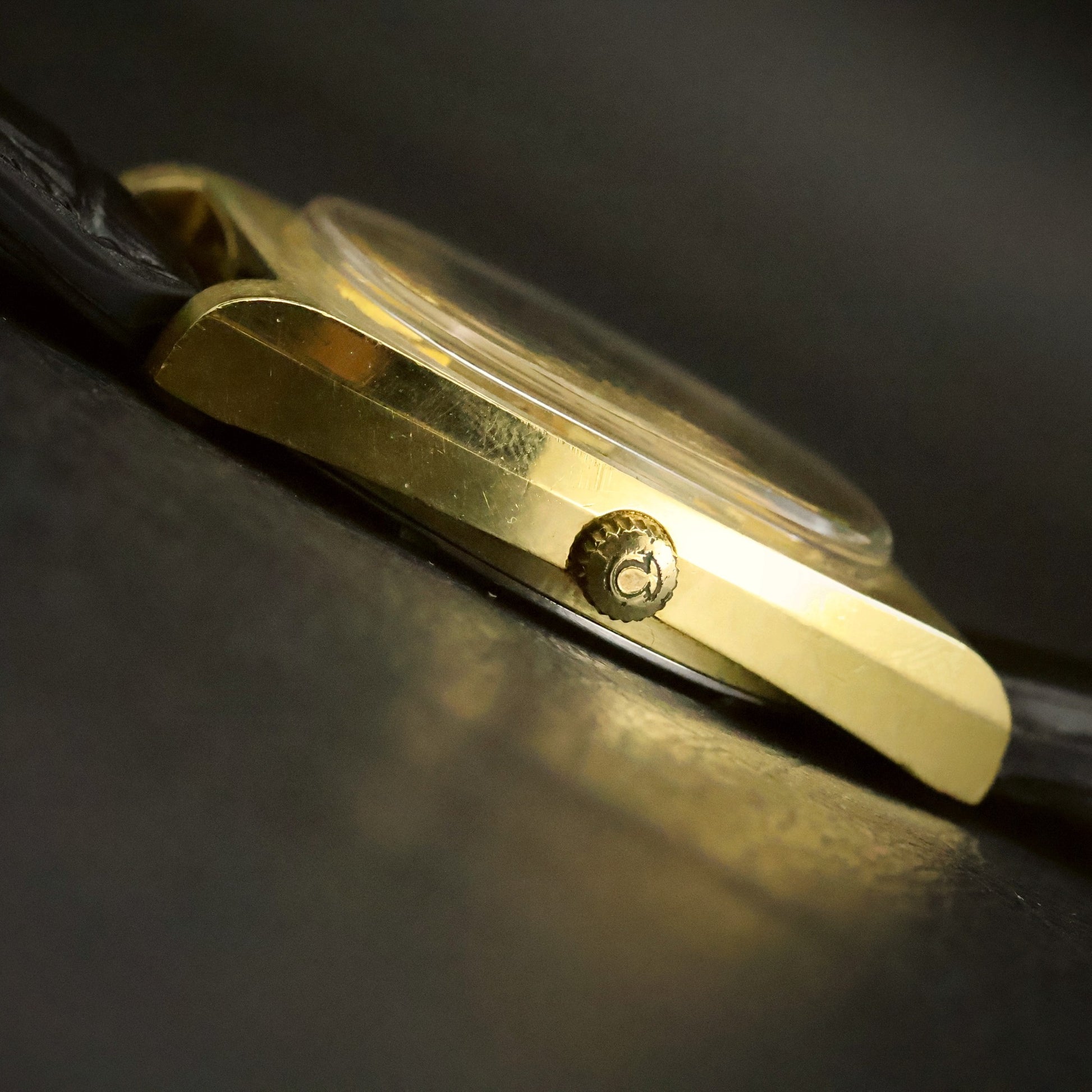 Omega Automatic Day-Date | Champagne Dial | Gold TV Case | 1978 Presentation Piece, view 14