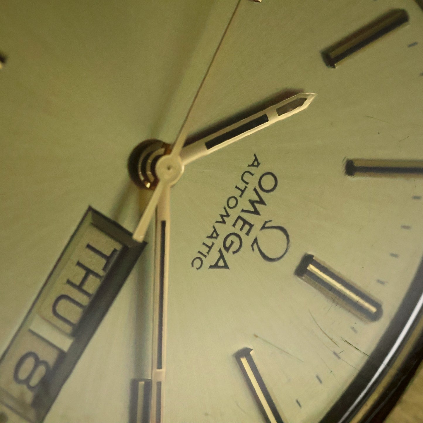 Omega Automatic Day-Date | Champagne Dial | Gold TV Case | 1978 Presentation Piece, view 12