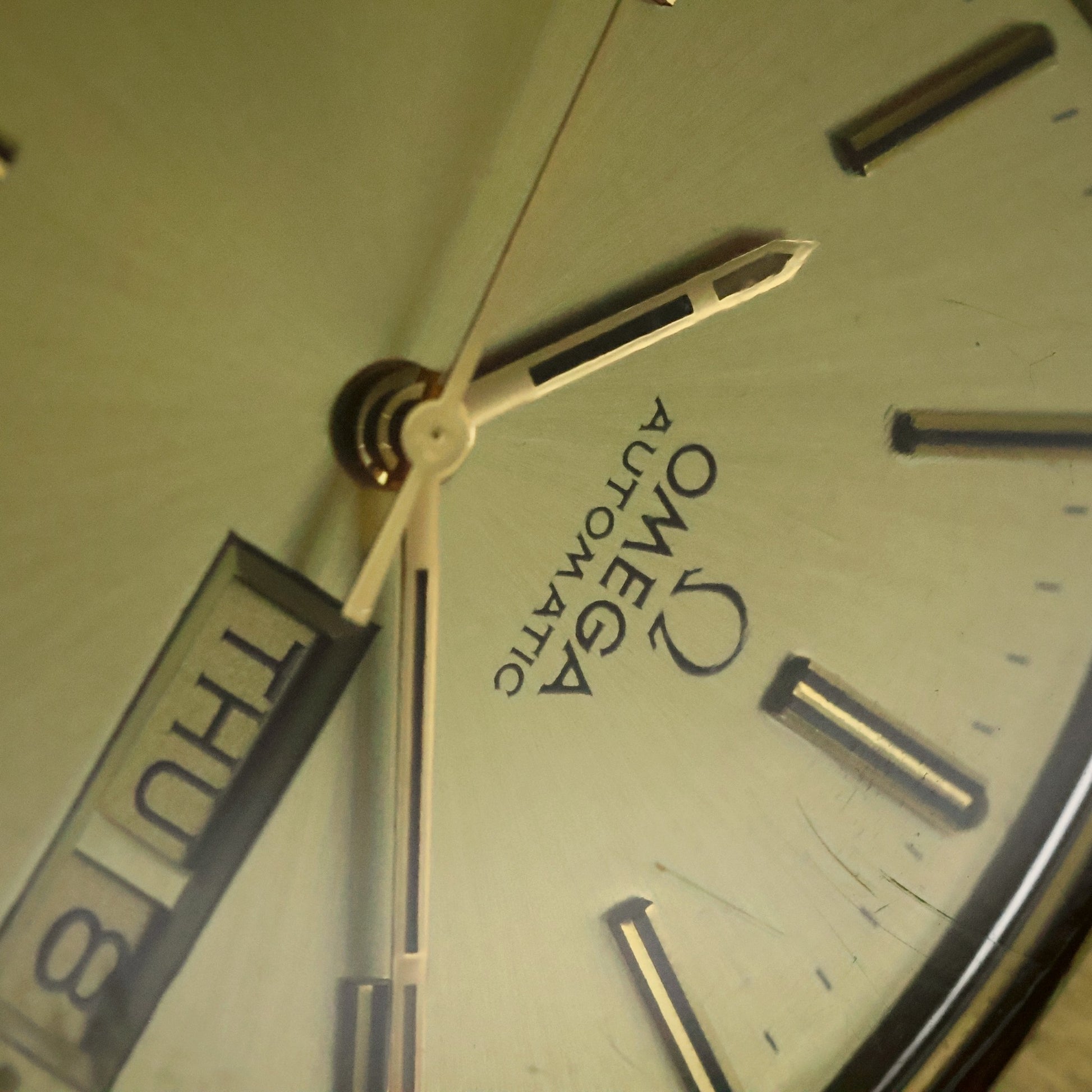 Omega Automatic Day-Date | Champagne Dial | Gold TV Case | 1978 Presentation Piece, view 12