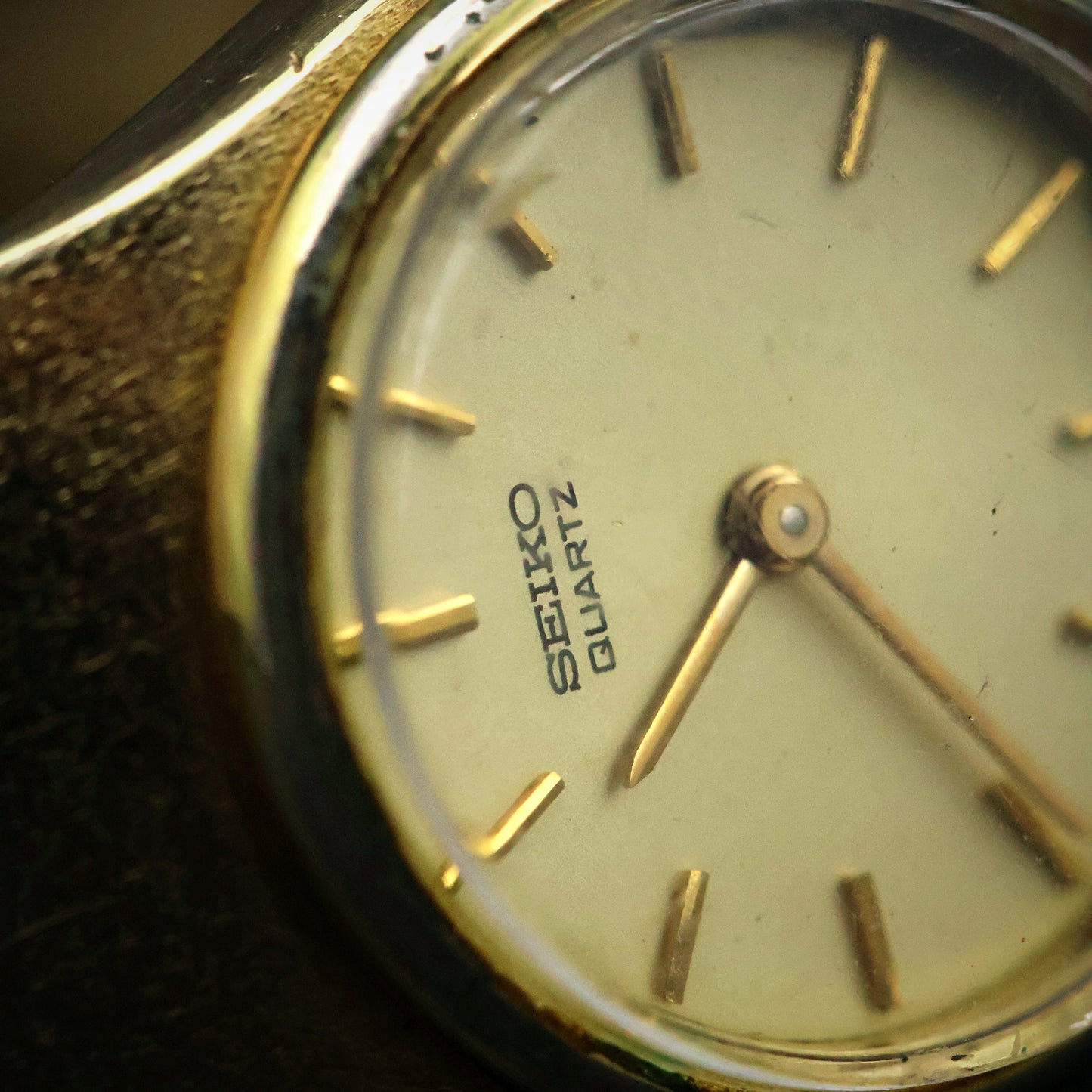 Seiko Quartz Gold Honeycomb Bangle